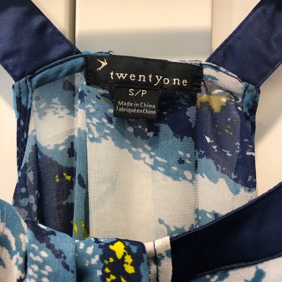 Women’s top - Picture 7 of 7